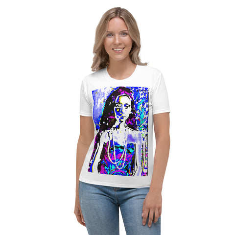 Ladies' T-shirt Girl with a pearl necklace
